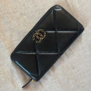 Chanel 19 Long Zipped Wallet